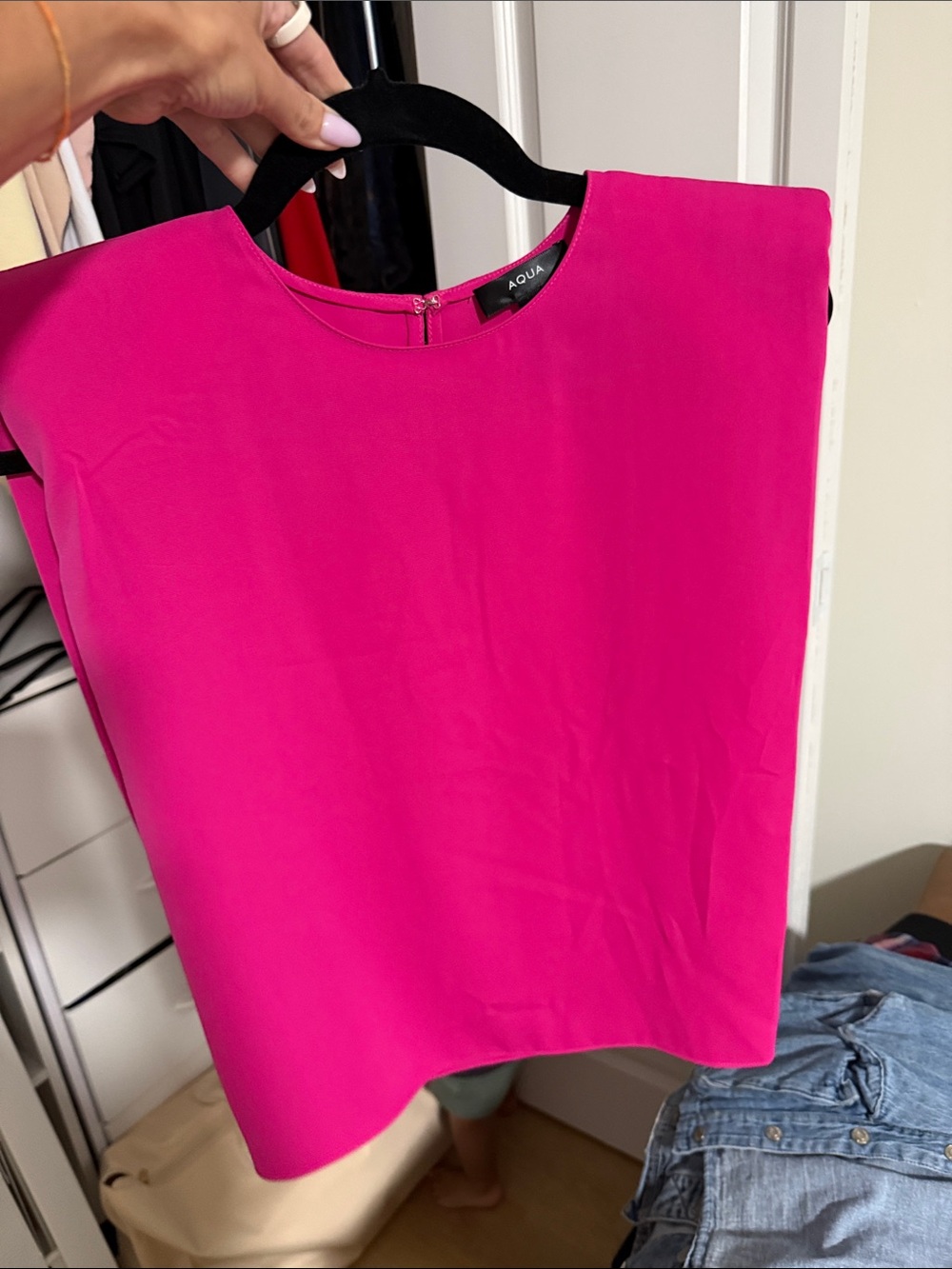Aqua Sleeveless Fuchsia Structured Shell Top shoulder pad